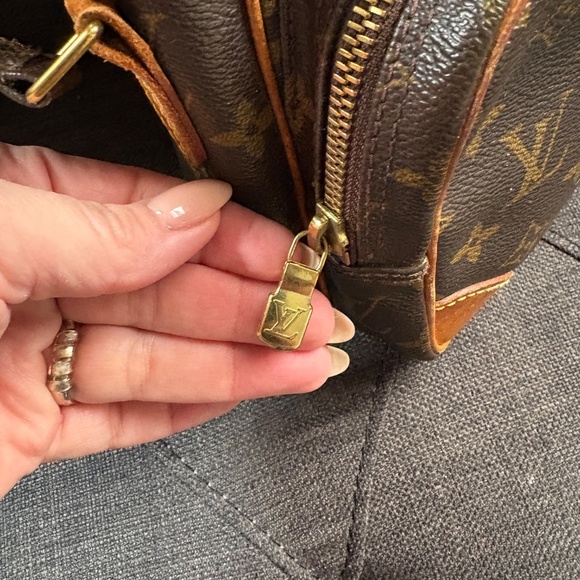 Louis Vuitton crossbody - Picture 6 of 8